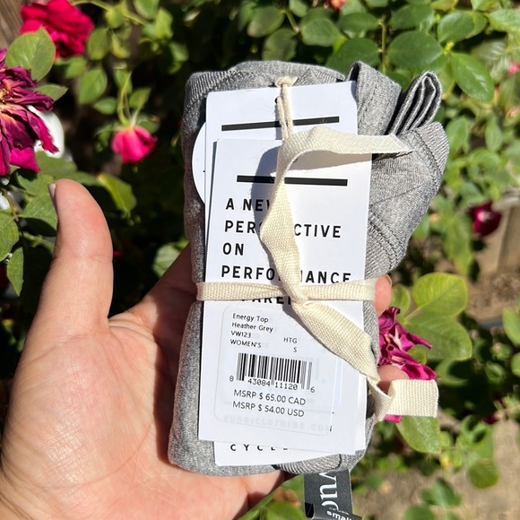 Vuori Tops - Vuori Women's Energy Top Heather Grey VW123 Sz Small NWT.❤️